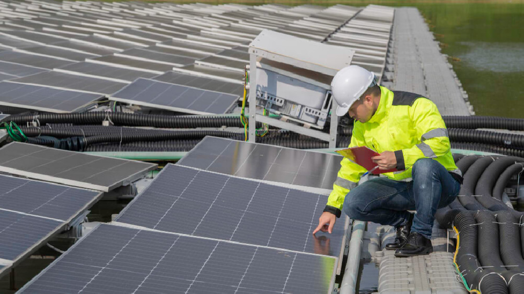 Falownik fotowoltaiczny - czym jest i jakie zadania spełnia w instalacji PV?